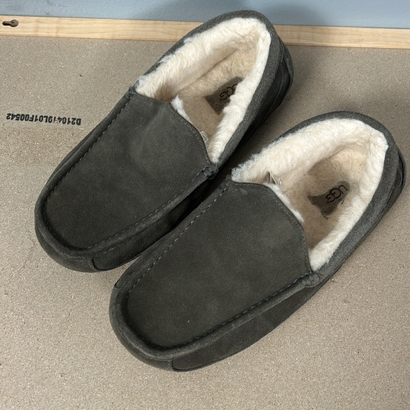 UGG men’s Ascot Slipper size 10 greenish color fleece lining - Picture 3 of 16